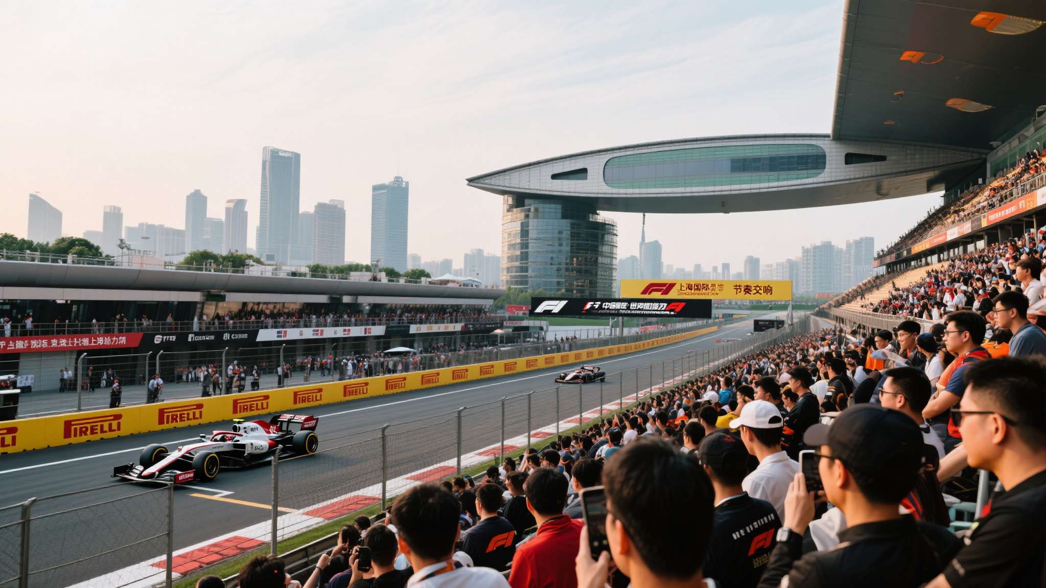 每年的上海国际赛车场F1中国大奖赛，都是速度爱好者、科技迷以及跨界潮人的嘉年华。